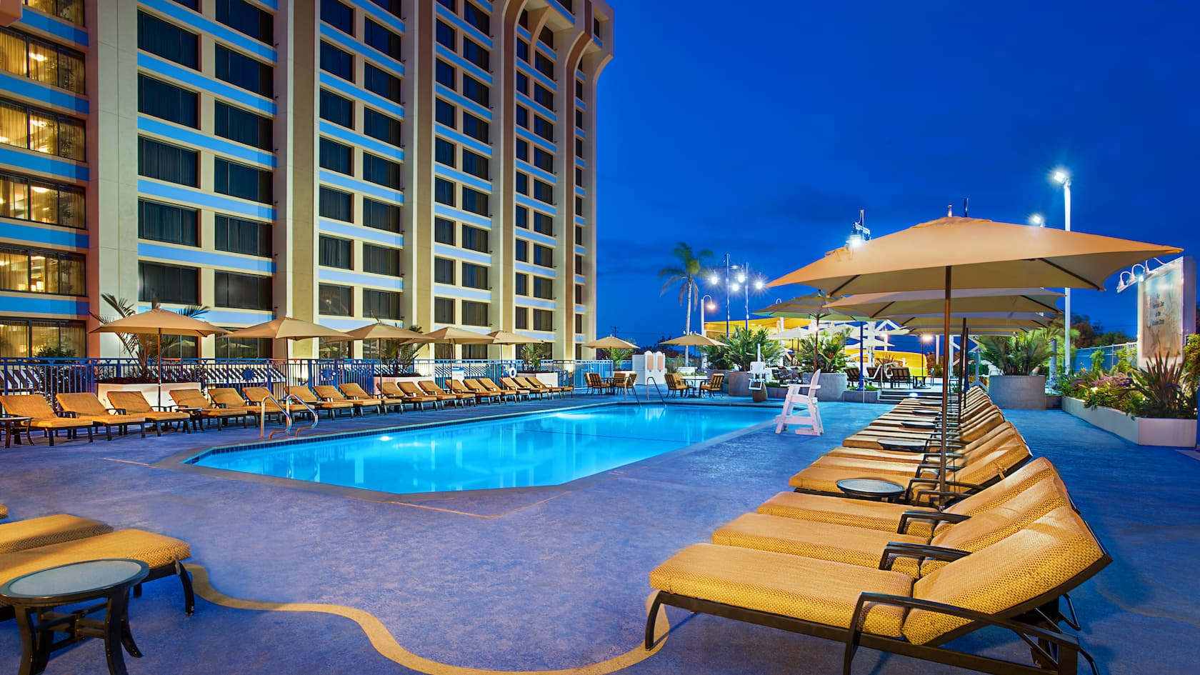 disney paradise pier hotel pool