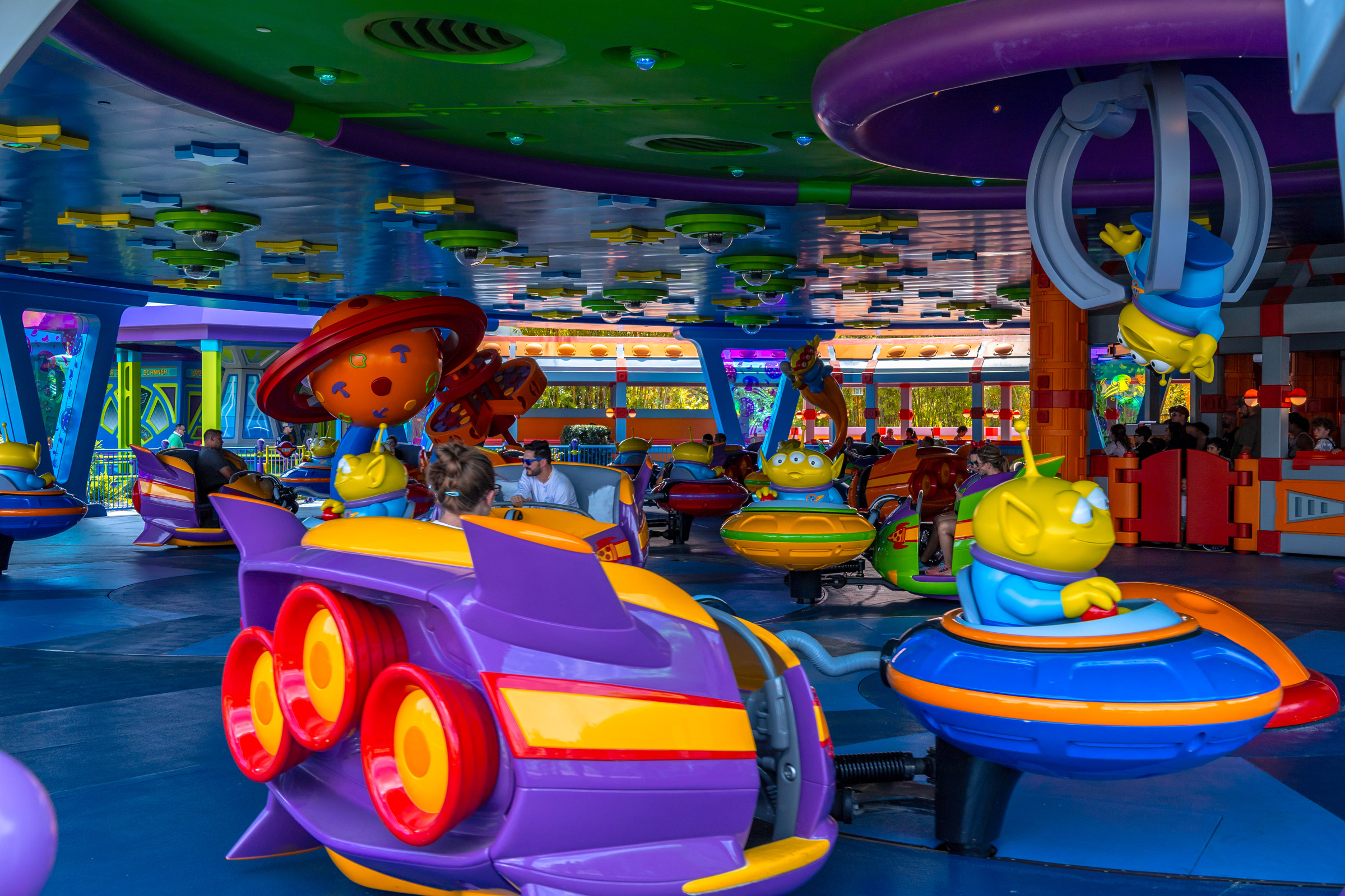 Alien Swirling Saucers at Walt Disney World | Attraction Insight